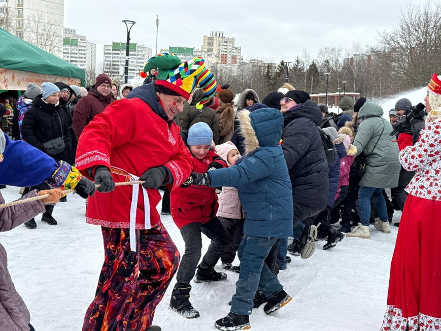 Масленица на Коньковких прудах: песни, хороводы и блины